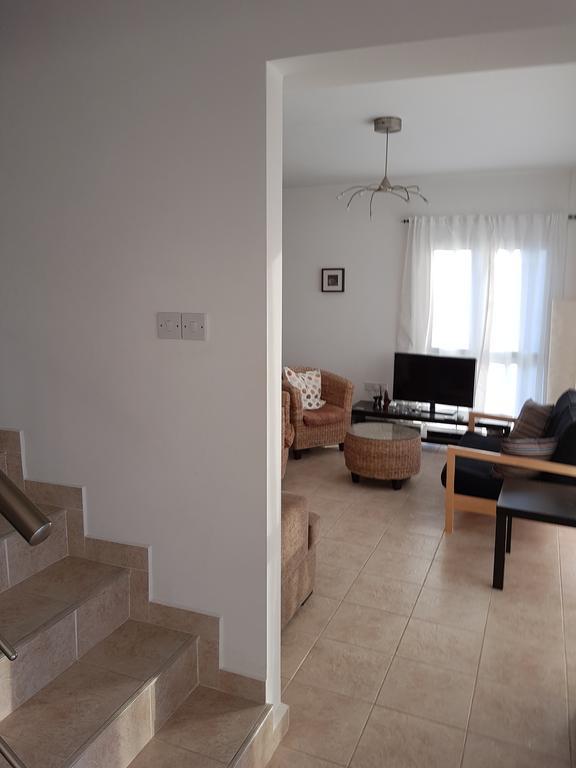 Aphrodite Beachfront Penthouse Apartment Ghaziveran エクステリア 写真