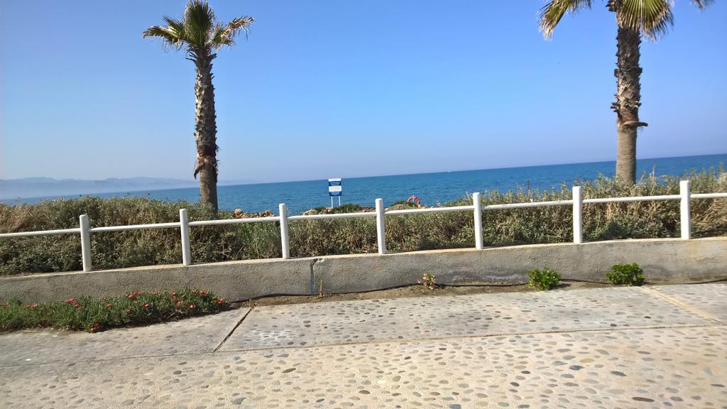 Aphrodite Beachfront Penthouse Apartment Ghaziveran エクステリア 写真