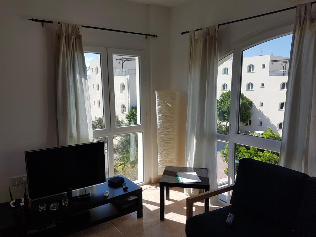 Aphrodite Beachfront Penthouse Apartment Ghaziveran エクステリア 写真