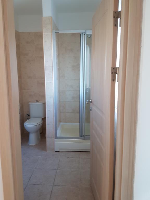 Aphrodite Beachfront Penthouse Apartment Ghaziveran エクステリア 写真