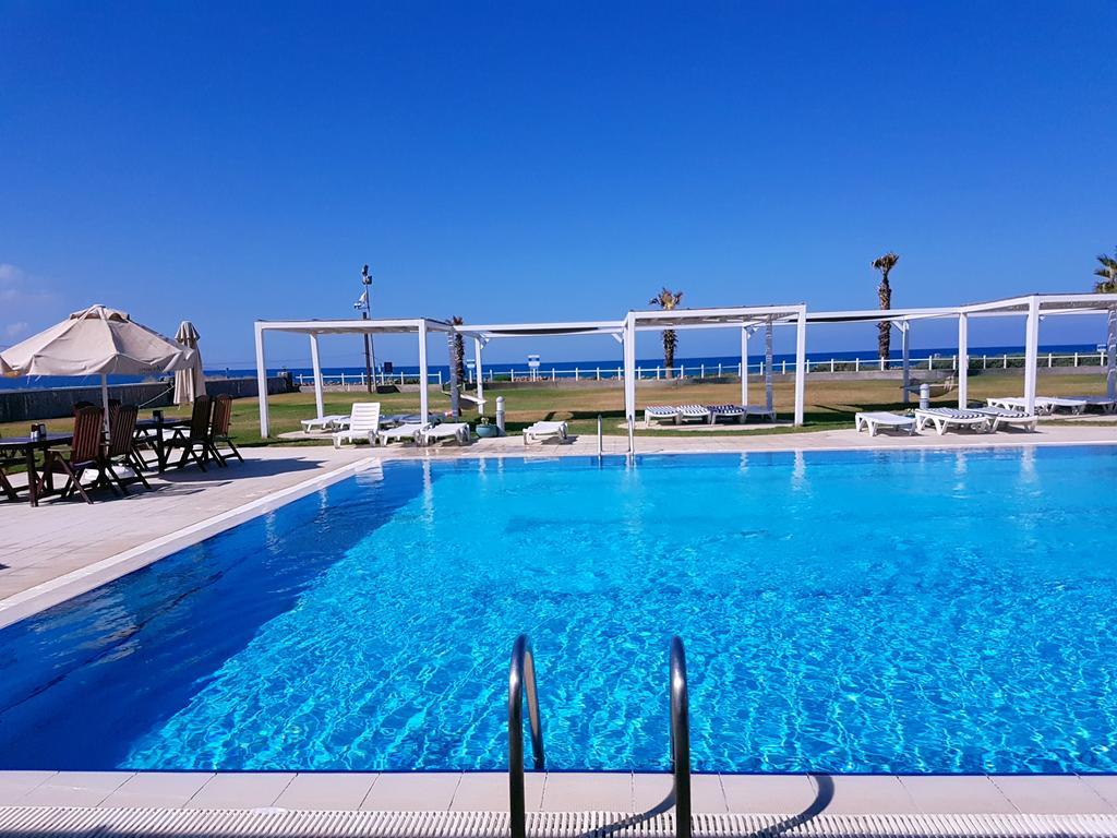 Aphrodite Beachfront Penthouse Apartment Ghaziveran エクステリア 写真